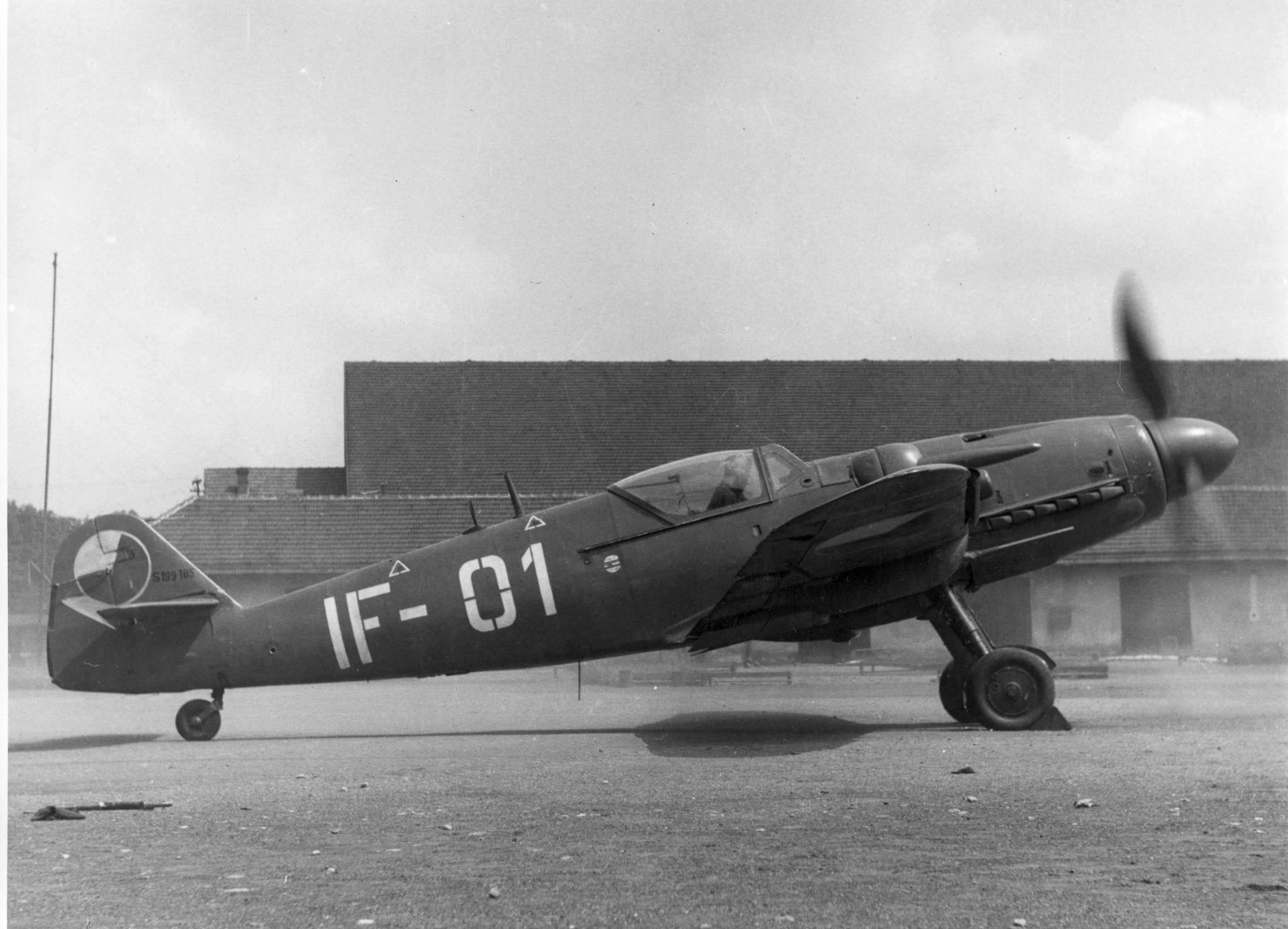 【高額売筋】 Avia S-199~チェコのbf-109 クベリ航空博物館画像 - 模型と 乗り物おもちゃ